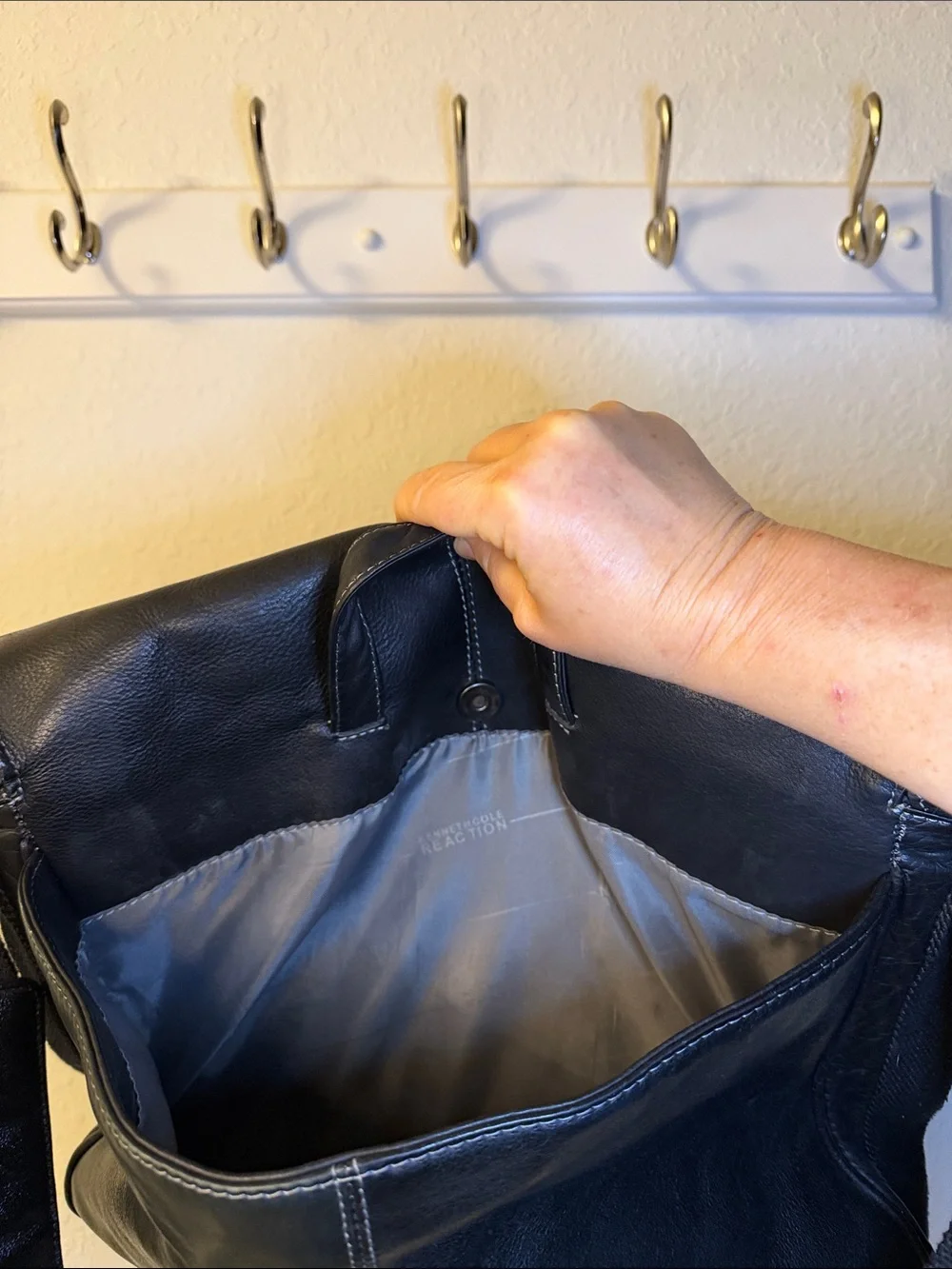 Kenneth Cole Reaction Black Leather Messenger Bag with Adjustable Strap